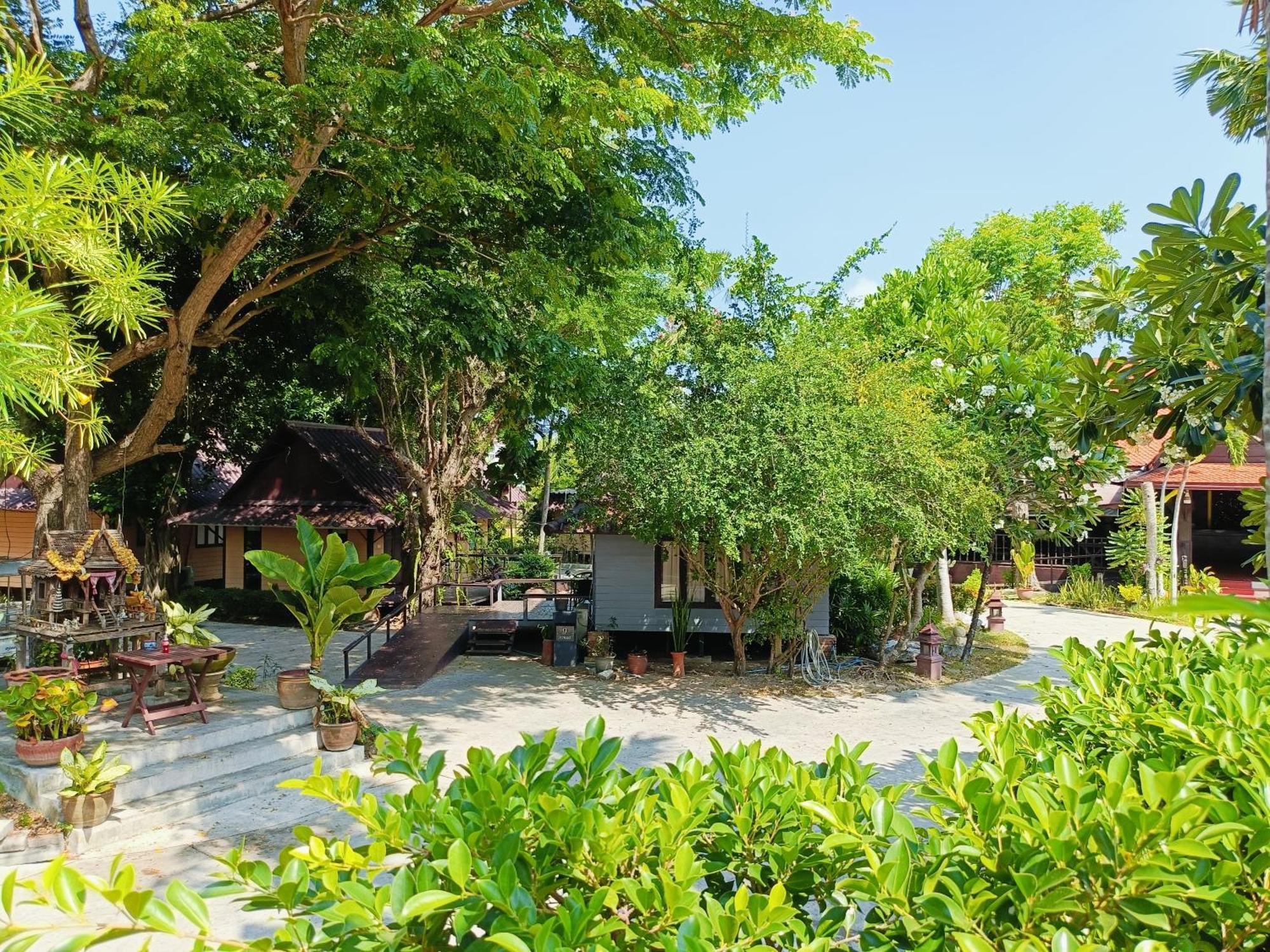 Inrawadee Resort Jomtien Beach Exteriör bild