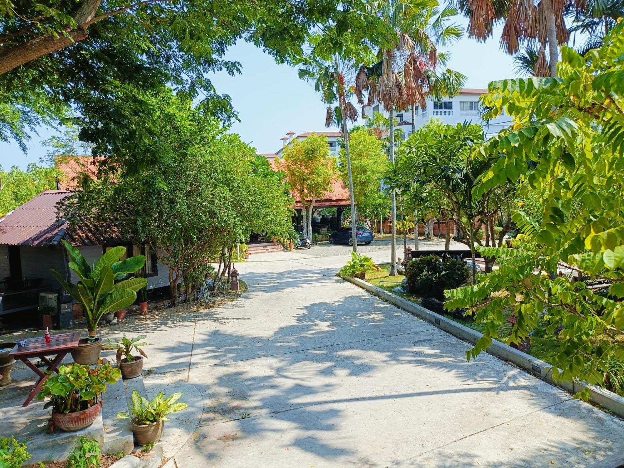 Inrawadee Resort Jomtien Beach Exteriör bild