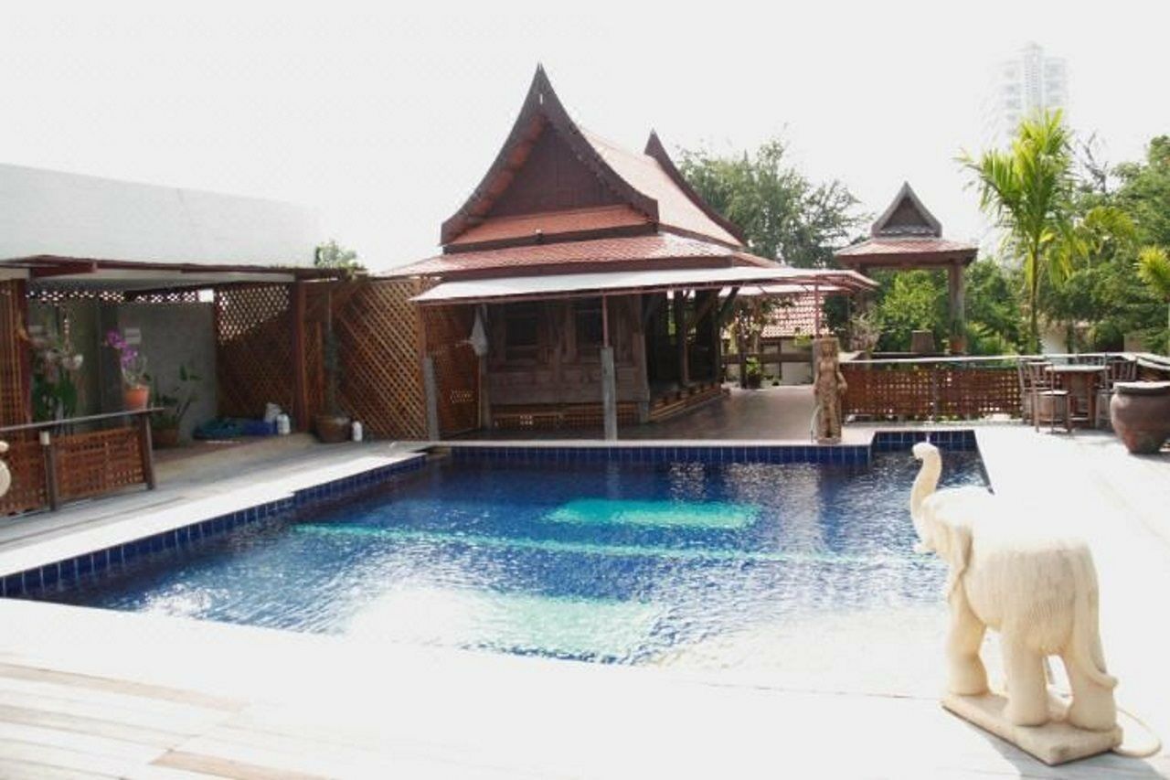 Inrawadee Resort Jomtien Beach Exteriör bild
