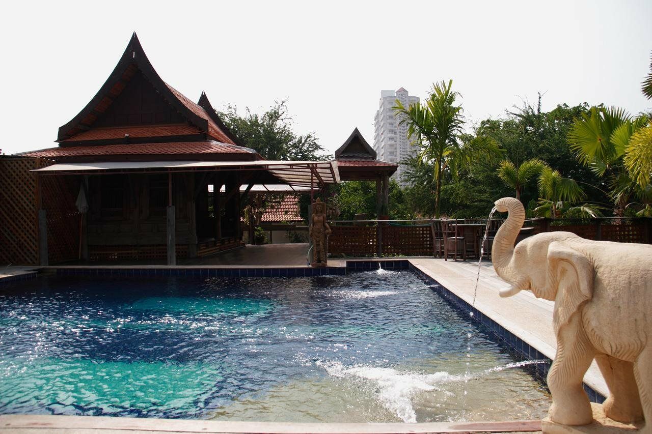 Inrawadee Resort Jomtien Beach Exteriör bild